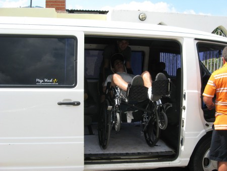 Entrando en la Van / Entering the Van
